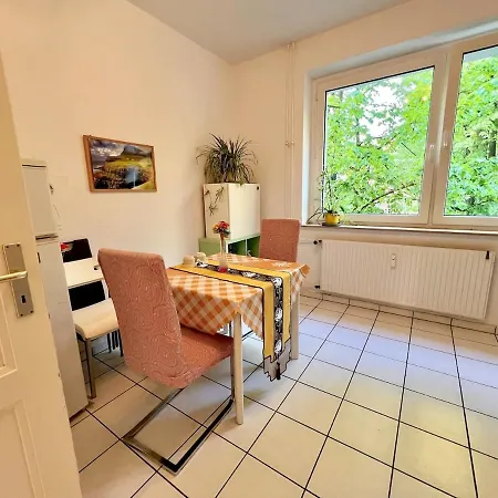 Cozy 2-room-apartment On Zoo Park In District 2