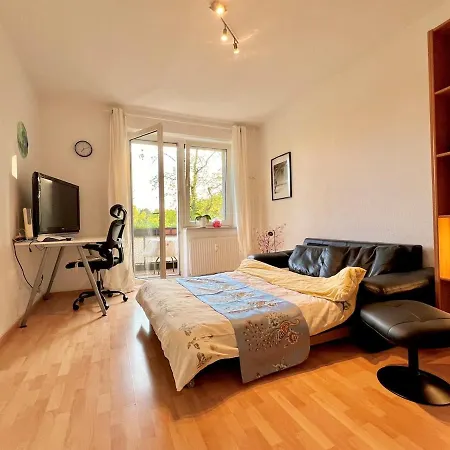 Apartment Cozy 2-room-apartment On Zoo Park In District 2