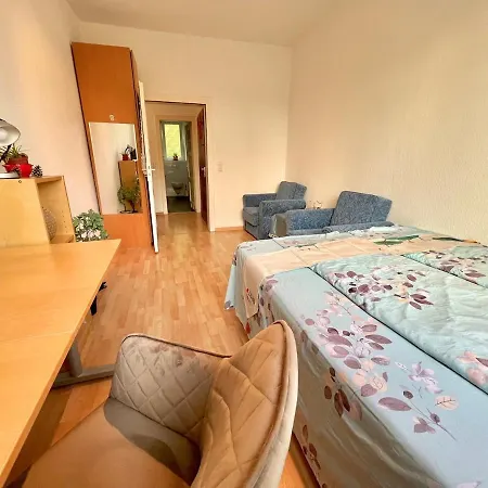 Cozy 2-room-apartment On Zoo Park In District 2 *