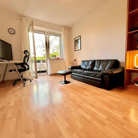 Cozy 2-room-apartment On Zoo Park In District 2 *