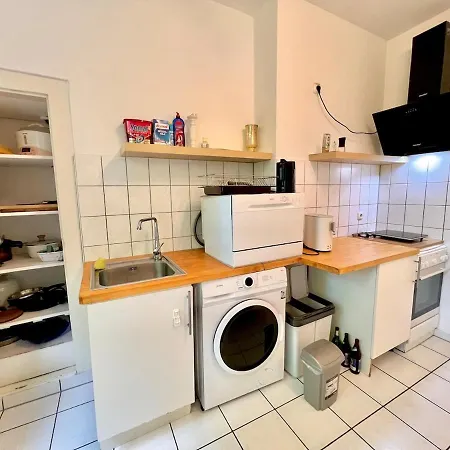Apartment Cozy 2-room-apartment On Zoo Park In District 2 *