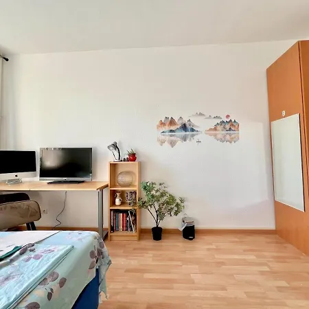 Cozy 2-room-apartment On Zoo Park In District 2 *