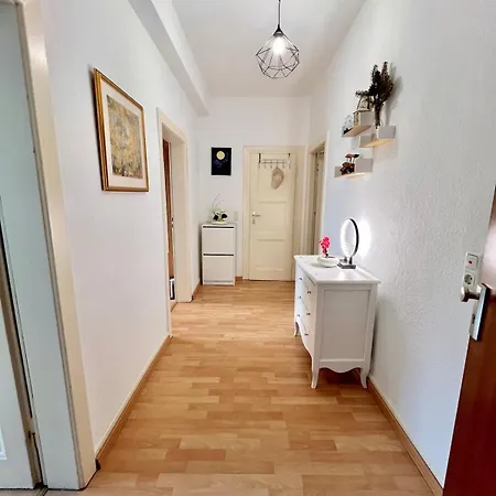 Cozy 2-room-apartment On Zoo Park In District 2
