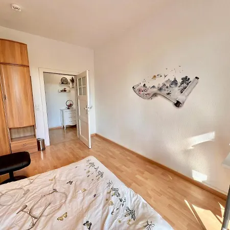Cozy 2-room-apartment On Zoo Park In District 2 *